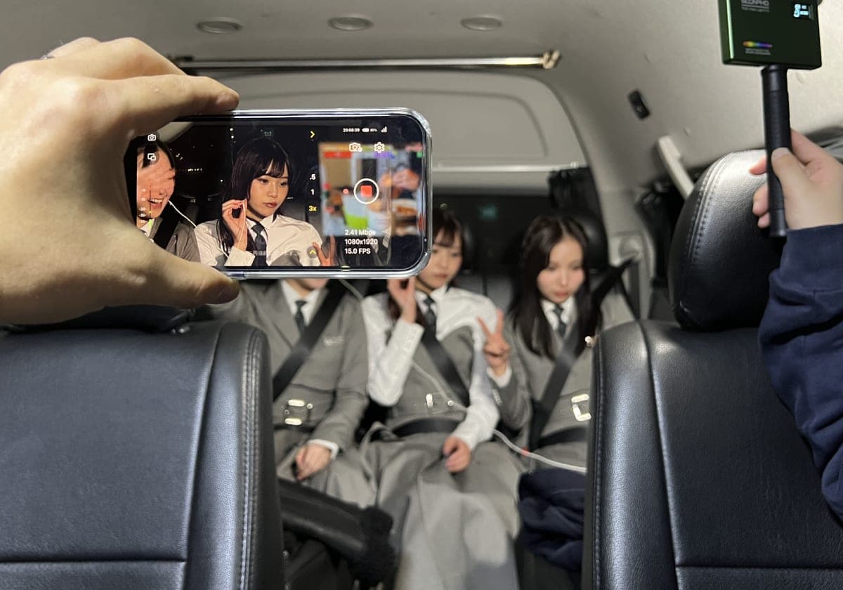 車内からの中継配信の模様